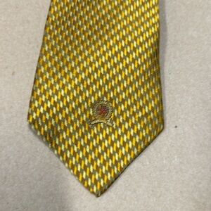 Vintage Tommy Hilfiger gold and yellow pattern tie